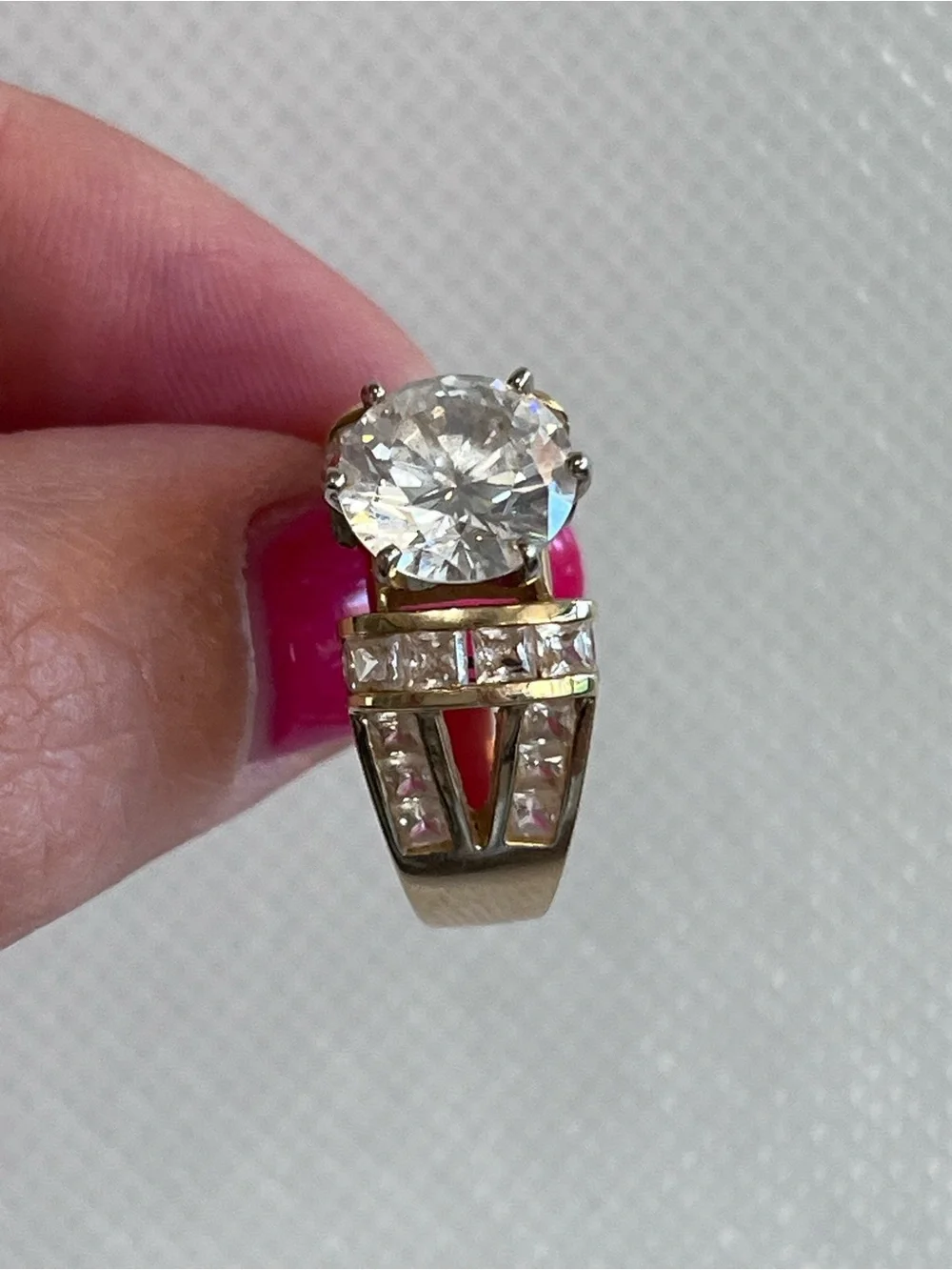 Beautiful 14K Gold CZ Ring